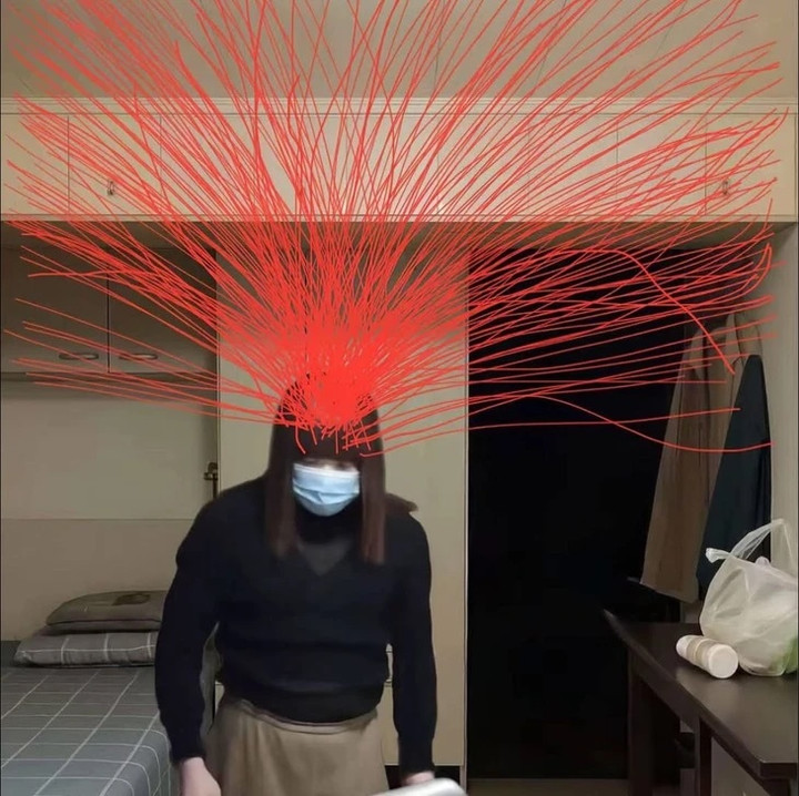 Trào lưu "sợi chỉ đỏ" khi được gán vào nhân vật Hồng Tỷ.