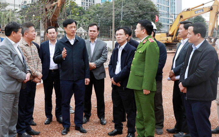 Bí thư Hà Nội Nguyễn Duy Ngọc chỉ đạo tại buổi kiểm tra.