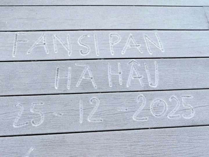 Hiện tượng băng giá trên đỉnh Fansipan xuất hiện liên tục trong gần hai tháng qua. (Ảnh: Sun World Fansipan Legend)