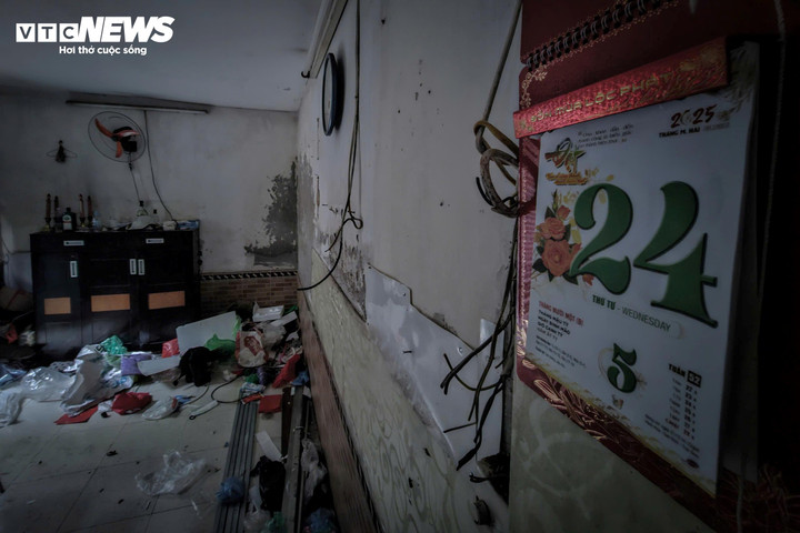 “Tôi sống một mình nên mỗi ngày chỉ chuyển được một ít. Phường cũng bố trí xe hỗ trợ chở đồ nên đỡ vất vả. Ở đây chật chội, điều kiện sinh hoạt còn nhiều bất tiện. Tôi đồng tình với chủ trương của thành phố và hài lòng với mức đền bù”, bà Oánh chia sẻ.