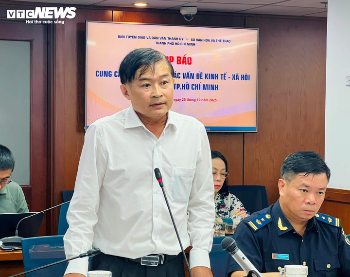 Ông Trần Trung Hiếu, Phó Trưởng Phòng Quản lý Năng lượng, Sở Công Thương TP.HCM thông tin tại buổi họp báo.