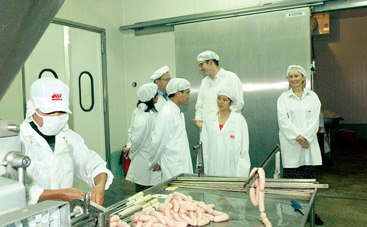 Nhà máy Daesang Đức Việt tiếp đoàn chuyên gia Đức sang đào tạo.