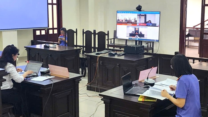 Tòa án Nhân dân tỉnh trong một phiên xét xử trực tuyến.