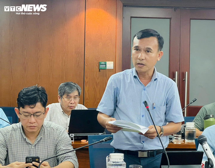 Ông Vũ Anh Dũng - Phó phòng Phát triển đô thị, Sở Xây dựng TP.HCM thông tin tại buổi họp báo.