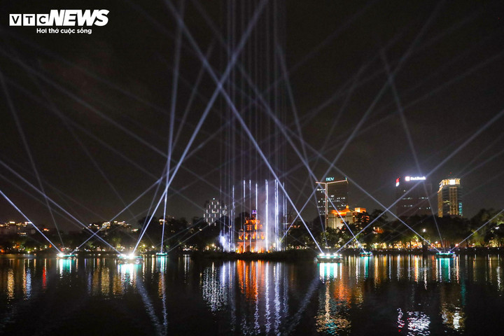 Chương trình tạo điểm nhấn cho văn hóa ban đêm dịp lễ cuối năm, với phương án chiếu sáng hiện đại, hài hòa không gian lịch sử, tôn vinh di sản và mang đến trải nghiệm mới mẻ.