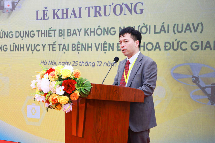 PGS.TS Đỗ Đình Tùng, Giám đốc Bệnh viện Đa khoa Đức Giang phát biểu tại buổi lễ. (Ảnh: Vietnam Post)