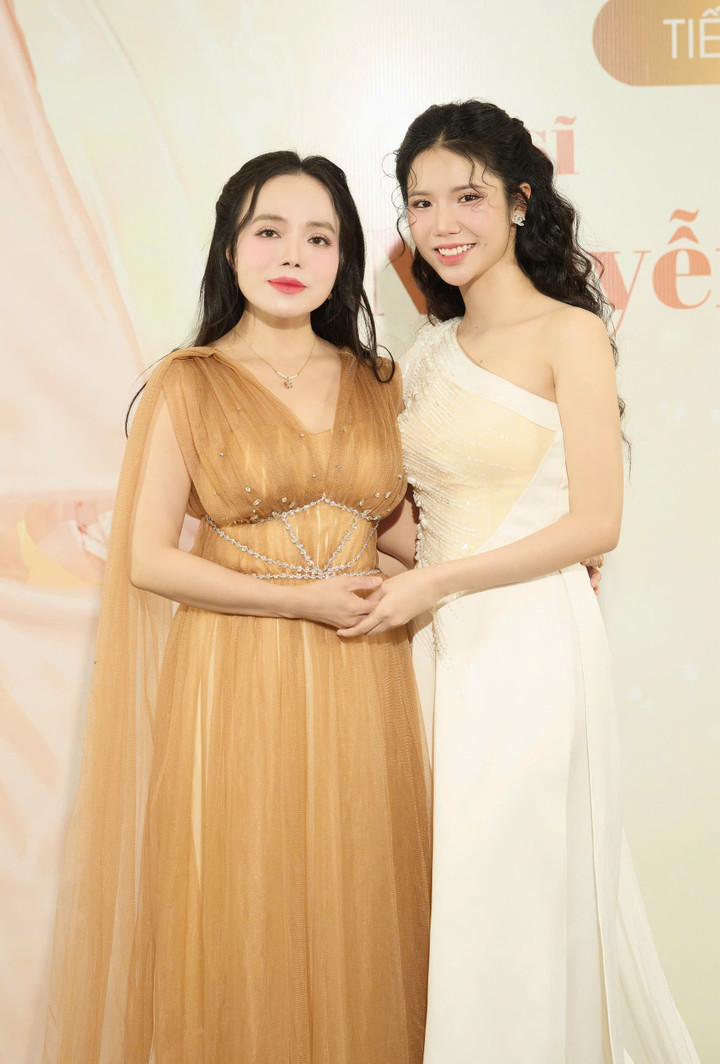 NSƯT Lan Anh là người thầy dìu dắt Phương Anh nhiều năm.