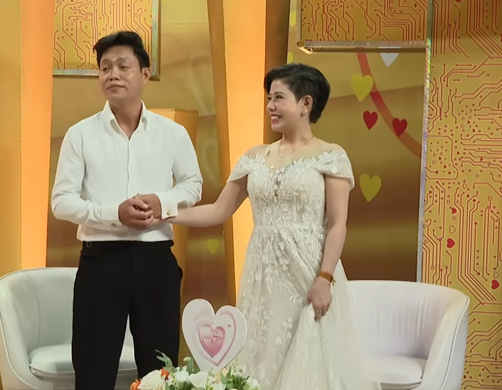 Anh Phan Bá Mạnh và chị Vũ Hồng Nhung xuất hiện trong chương trình "Vợ chồng son".