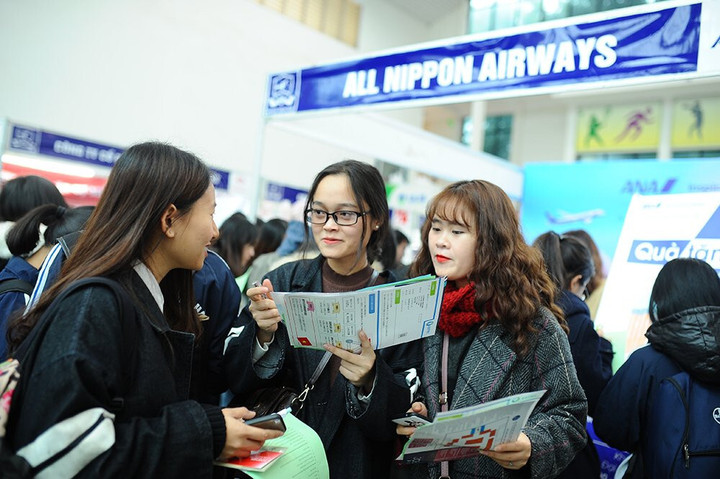 Không chỉ giúp ứng viên dễ tìm việc hơn, việc sở hữu tiếng Trung còn được xem là “đòn bẩy lương" giúp ứng viên tăng lương 30-100%.