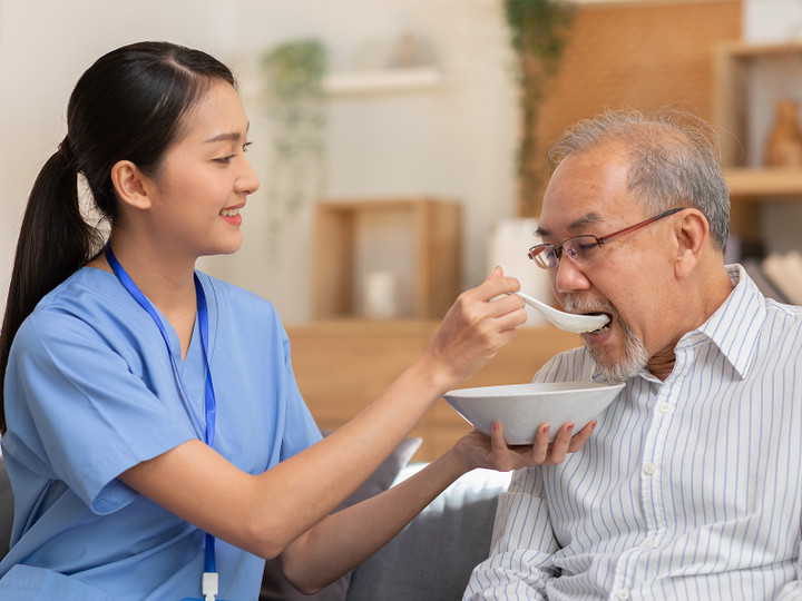 Người mới ốm dậy cần dinh dưỡng để phục hồi. (Ảnh: minh họa)