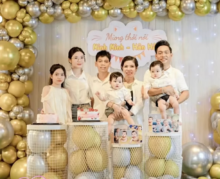 Gia đình hạnh phúc với 5 người con.