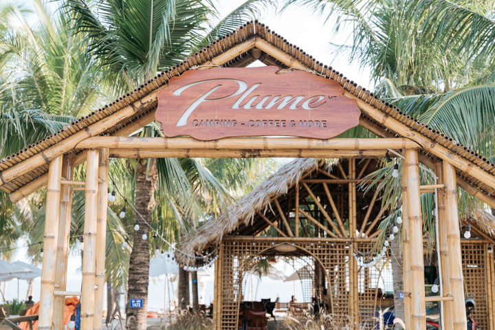 Plume Camping Coffee & More ở Bãi Cháy.