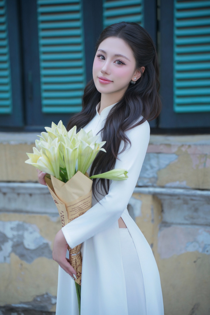 Trong đêm chung kết, Phương Anh thể hiện tốt ở các phần thi. Phần trình diễn áo dài, cô ghi điểm với bước đi chắc chắn, gương mặt sáng sân khấu.