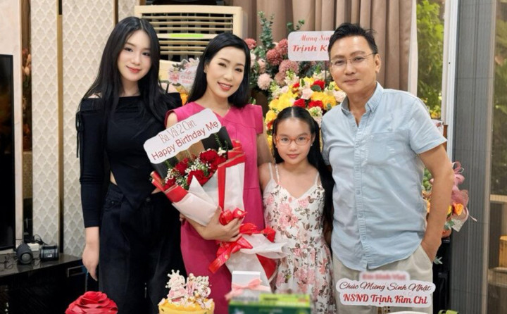 Á hậu Việt học tiến sĩ ở tuổi 54: Là giám đốc sân khấu kịch, hôn nhân viên mãn - 4