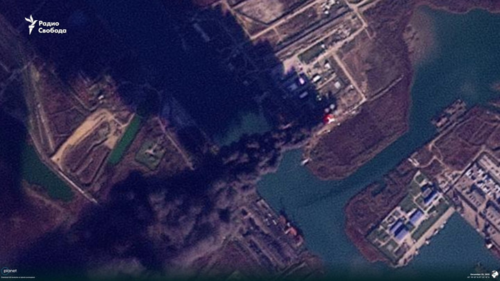 Ảnh vệ tinh cho thấy một đám cháy lớn tại cảng Nga.