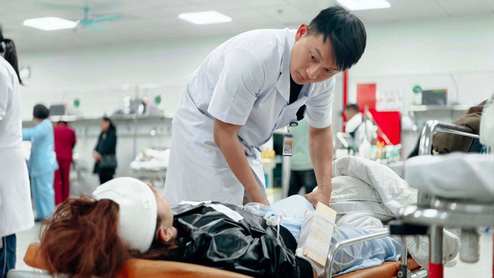 Bệnh nhân 26 tuổi đa chấn thương, chấn thương sọ não, gãy cẳng tay phải, chấn thương khung chậu, chấn thương vai trái.