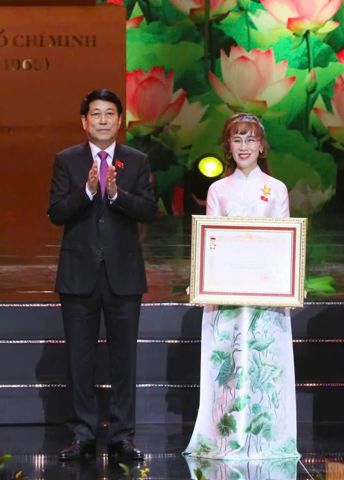 Tiến sĩ Nguyễn Thị Phương Thảo nhận danh hiệu Anh hùng Lao động - 2