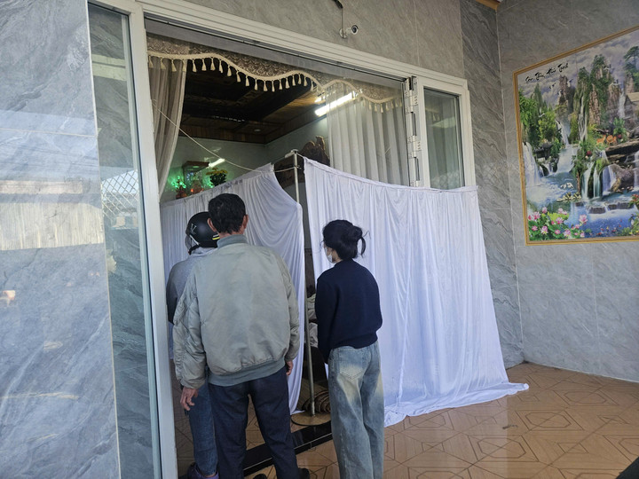 Người nhà đang lo hậu sự cho các nạn nhân.