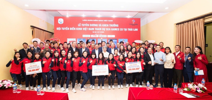 Đội tuyển điền kinh Việt Nam nhận thưởng lớn.