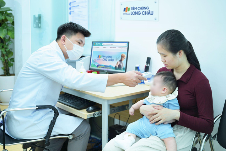 Long Châu nỗ lực mở rộng cơ hội tiếp cận dịch vụ y tế cho mọi người, đi từ dự phòng đến chăm sóc sức khỏe lâu dài.