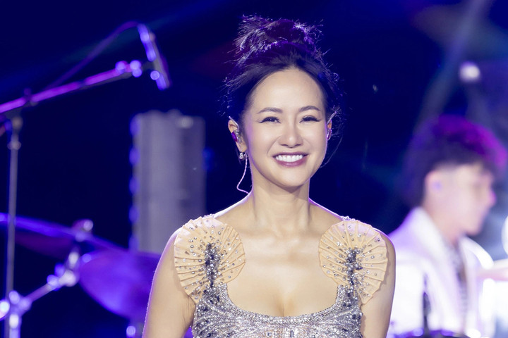 Trần Mạnh Tuấn cho biết diva Hồng Nhung không tham gia, hiện đã lên máy bay về lại TP.HCM.