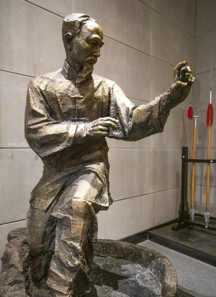 Tượng của Đỗ Tâm Ngũ