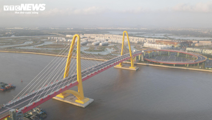 Song hành với cầu Máy Chai thông xe, Hải Phòng cũng quy hoạch tại khu vực Nam sông Cấm vị trí sát chân cầu Hoàng Gia hệ thống công viên sinh thái, khu thể thao, dịch vụ, nhà ở và công trình đa năng… tạo điểm nhấn cho sự phát triển cơ sở hạ tầng khu vực.