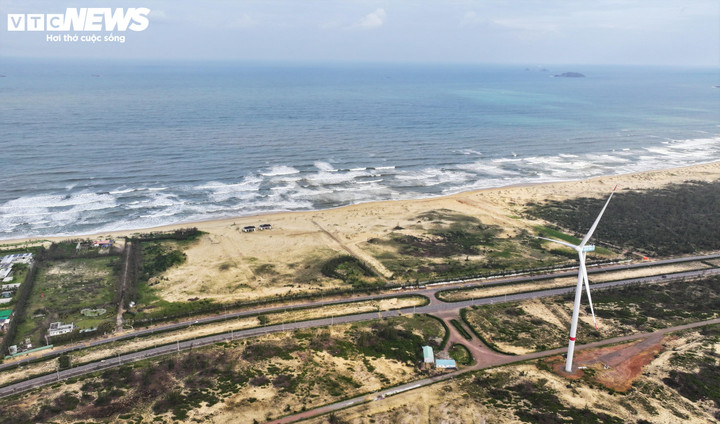 Tiến độ để thực hiện dự án Phương Mai Bay Resort từ tháng 7/2018 - 7/2024 (đã được chấp thuận gia hạn thêm 24 tháng). Tuy nhiên theo ghi nhận của Báo Điện tử VTC News, đến nay toàn bộ dự án vẫn là bãi cát hoang hóa, mênh mông.