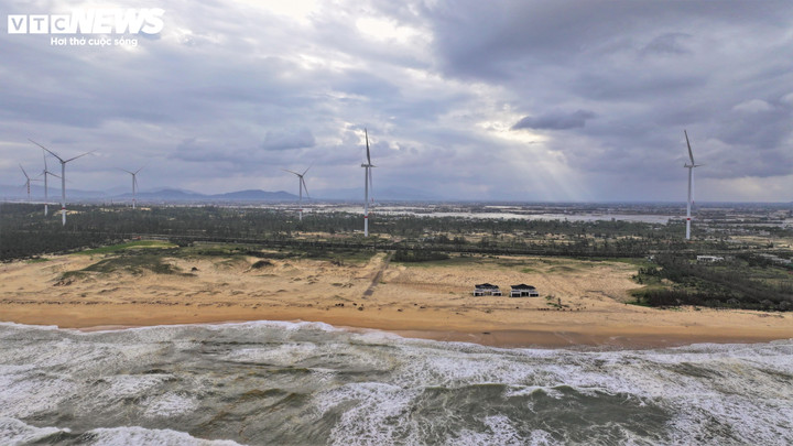 Tháng 10/2025, theo ý kiến thống nhất của các sở ngành Gia Lai, Ban Quản lý Khu kinh tế kiến nghị, đề xuất UBND tỉnh chấm dứt hoạt động của dự án Phuong Mai Bay Resort của Công ty CP Phương Mai Bay.