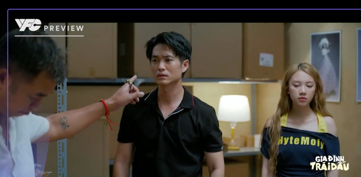 Ông Thăng nổi giận khi con gái đi ngủ lang không về nhà.