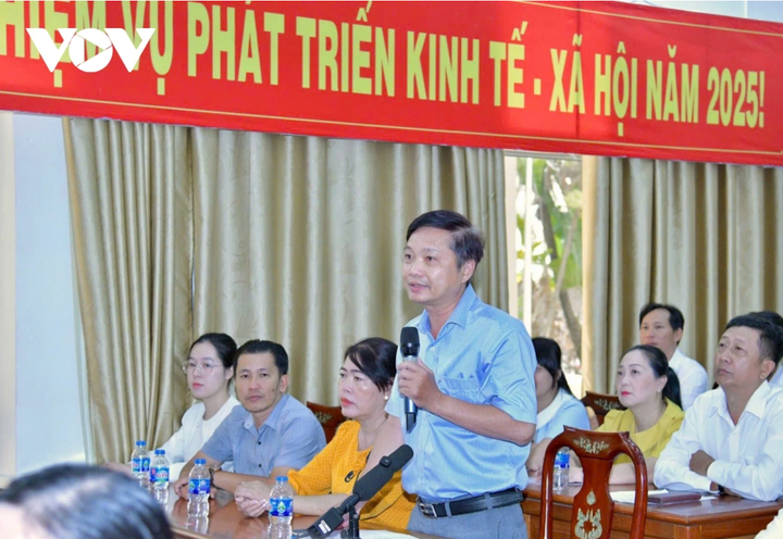 Cử tri thành phố Cần Thơ nêu vấn đề với đoàn đại biểu Quốc hội.