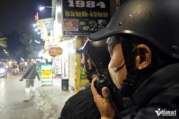 Trung tá Phạm Văn Chiến, Đội trưởng Đội CSGT đường bộ số 6 cho biết, dịp cuối năm nhu cầu sử dụng rượu, bia tăng cao, trong khi vẫn còn tình trạng người đã uống rượu, bia điều khiển phương tiện. Việc triển khai lực lượng hóa trang nhằm kịp thời phát hiện, xử lý triệt để các trường hợp vi phạm, ngăn chặn tình trạng né tránh kiểm tra.