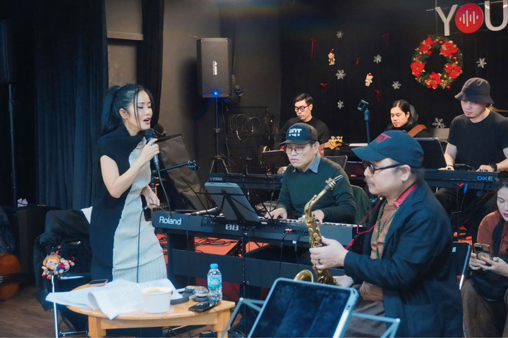 Thế nhưng show diễn đột ngột bị huỷ khiến nữ ca sĩ phải ngậm ngùi trở về TP.HCM trước giờ diễn.