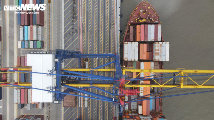 Dự án Bến số 5 và số 6 Khu bến cảng Lạch Huyện do Tập đoàn Hateco đầu tư, có tên giao dịch là Cảng Container quốc tế Hateco Hải Phòng (HHIT), tổng mức đầu tư 8.951 tỷ đồng.