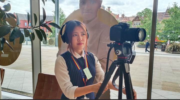 Thu Trang trong vai trò đồng tổ chức của Diễn đàn trao đổi Tri thức với chủ đề AI trong Dạy và Học (Oxford Knowledge Exchange Forum - AI in Teaching and Learning), hồi tháng 7/2025.