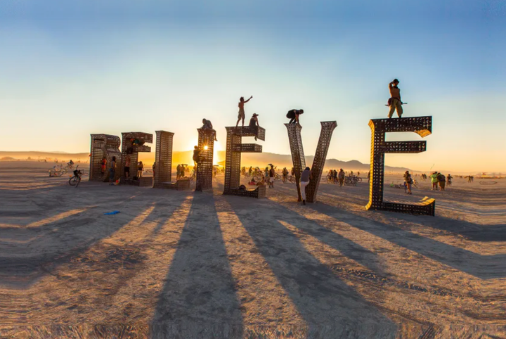 Lễ hội Burning Man nổi tiếng với sự lập dị. (Ảnh: Media Drum World)