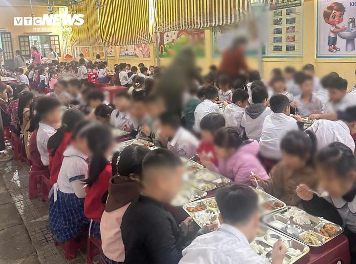 Các học sinh khối lớp 2 Trường Tiểu học Nguyễn Trãi (TP Huế) xuất hiện tình trạng nôn ói trong lúc ăn trưa bán trú ngày 26/12 vẫn tiếp tục đến trường học trong tình trạng sức khoẻ ổn định.