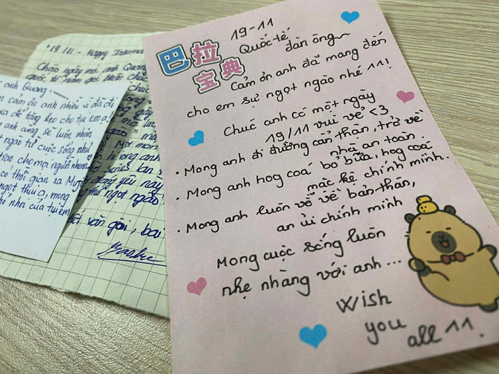 Chàng trai đi quanh trường đại học tặng kẹo cho người lạ chỉ vì một lý do - 4