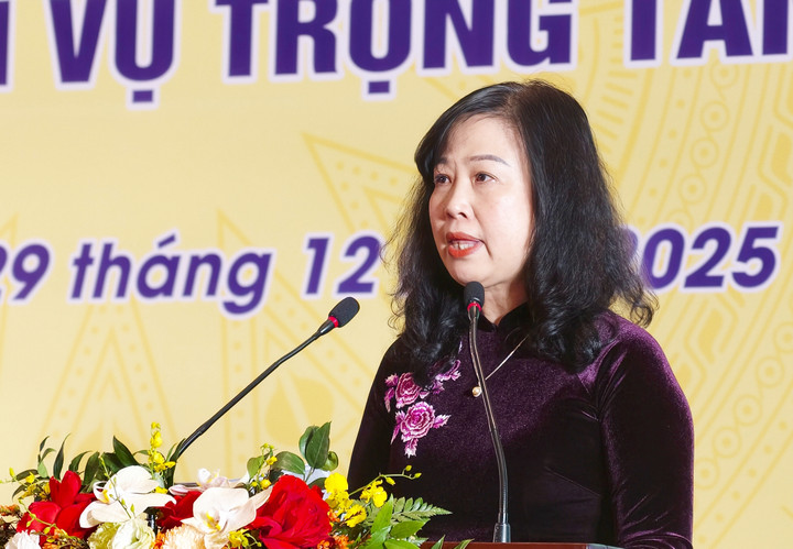 Bộ trưởng Bộ Y tế Đào Hồng Lan phát biểu tại hội nghị.