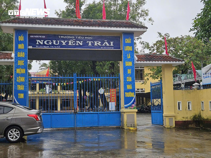 Hiện các đơn vị chức năng vẫn đang phối hợp làm rõ nguyên nhân khiến 8 học sinh nôn ói, kêu đau bụng trong bữa ăn bán trú tại Trường Tiểu học Nguyễn Trãi (TP Huế).