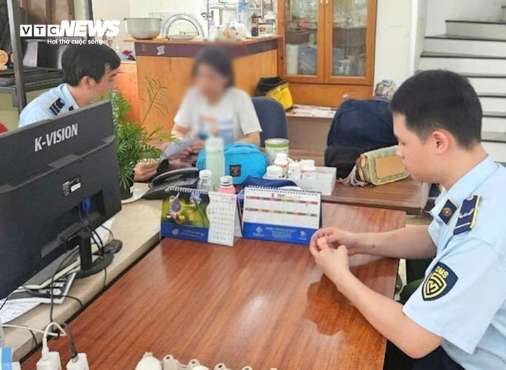 Lực lượng Quản lý thị trường Thanh Hoá làm việc với hộ kinh doanh Đ.T.H ở phường Sầm Sơn