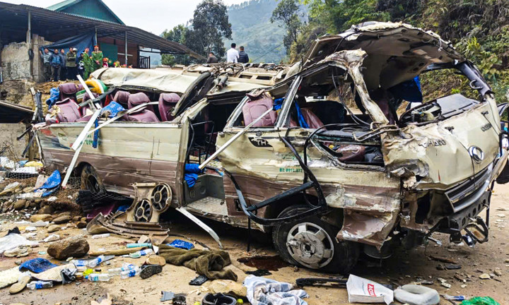 Hiện trường vụ tai nạn ở xã Phình Hồ, tỉnh Lào Cai sáng 27/12. (Ảnh: Báo Lào Cai)