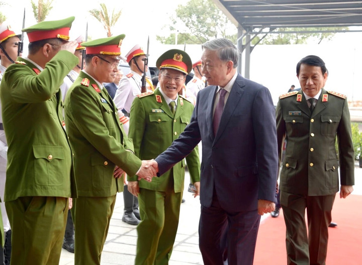 Tổng Bí thư Tô Lâm tới thăm Trung tâm Dữ liệu Quốc gia số 1.