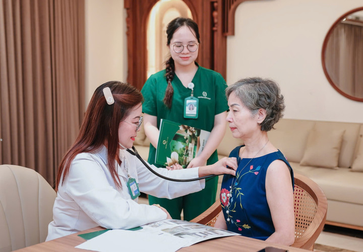Người cao tuổi được hưởng hệ thống chăm sóc sức khỏe toàn diện, chuyên sâu.