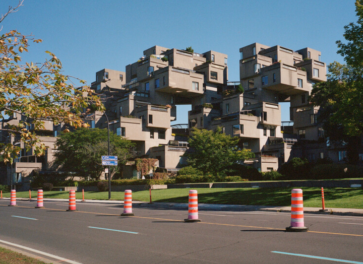 Các chuyến tham quan khu dân cư Habitat 67 kéo dài trong 90 phút. (Ảnh: Gili Merin)