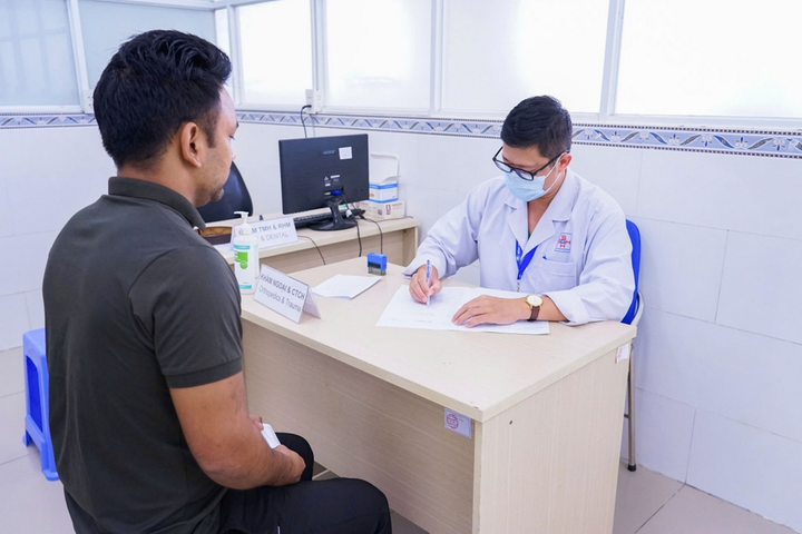 Khách nước ngoài khám ở Bệnh viện Nhân dân Gia Định cơ sở 2 - Bệnh viện Đa khoa Sài Gòn. (Ảnh: BVCC)