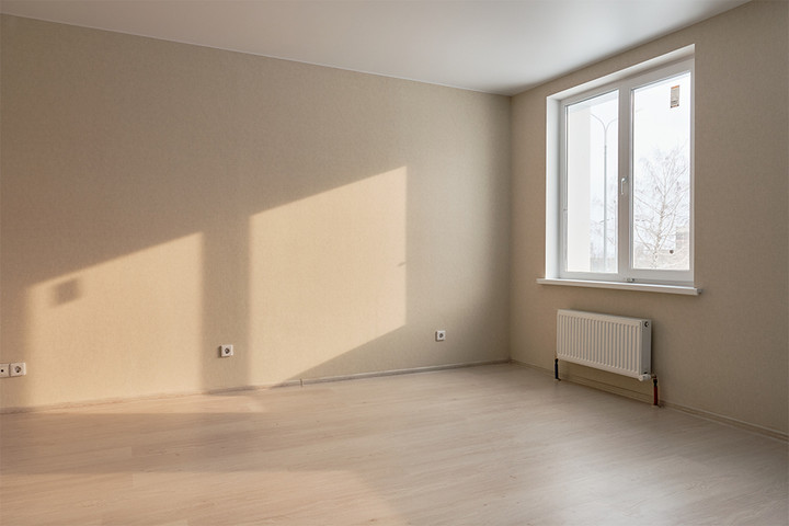 Nhà chung cư bỏ không lâu ngày cũng nhanh xuống cấp. (Ảnh: Nydailynews)