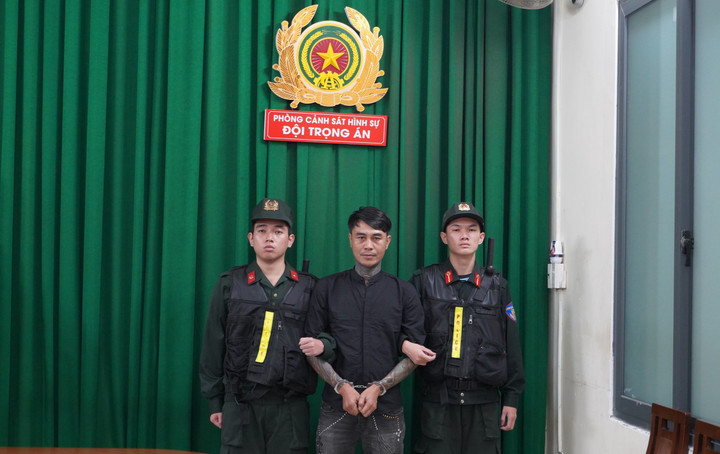 Lê Tuấn Phong (Phong Lê) tại cơ quan điều tra.