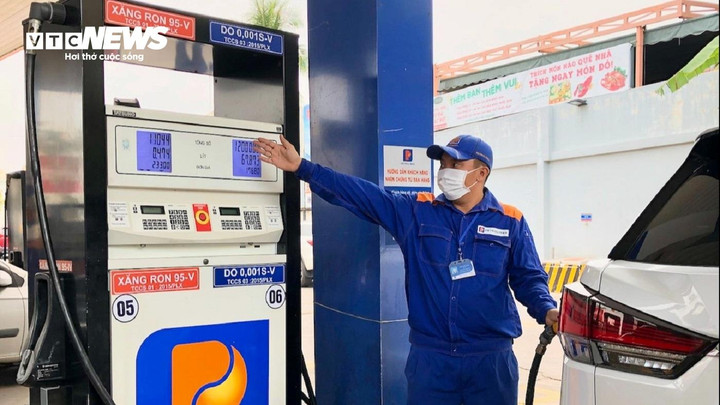 Kỳ điều hành giá xăng dầu sẽ được chuyển sang chiều mai 31/12.