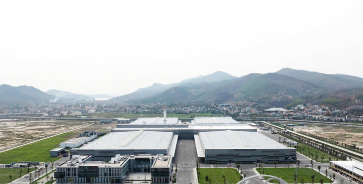 Nhà máy ô tô Thành Công Việt Hưng là dự án trung tâm trong Tổ hợp chuyên đề công nghiệp ô tô và phụ trợ Thành Công Việt Hưng với mức đầu tư 8.679 tỷ đồng. Dự án định hướng trở thành một trung tâm sản xuất ô tô lớn tiếp theo của đất nước, với tổng công suất thiết kế đạt 120.000 xe/năm.